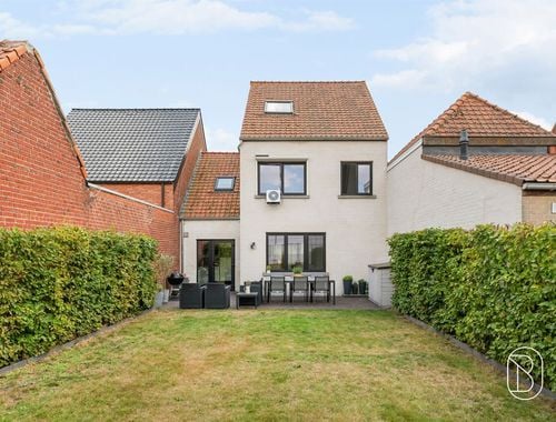                                         Woning te koop in Oostrozebeke, € 325.000
