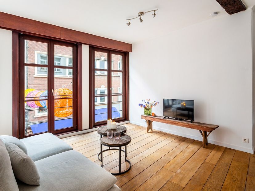 Gelegen in de Hoogstraat, één van de meest sfeervolle straten van Antwerpen, woon je hier midden in het historische stadscentrum met alles op wandelaf