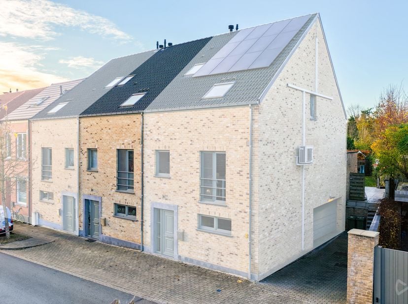 Deze aantrekkelijke woning in de Molstraat biedt een unieke kans voor wie comfortabel en modern wil wonen op een toplocatie vlak bij het centrum van L