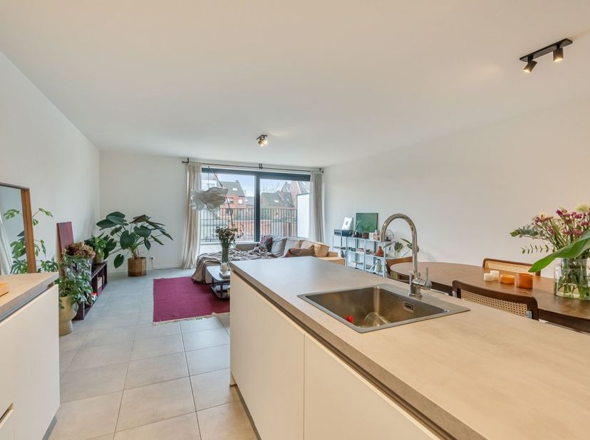 Welkom in Residentie Mosa, een kwalitatieve residentie op een bijzonder gegeerde locatie in Hasselt. Gelegen aan de Maastrichtersteenweg 129 woont u h