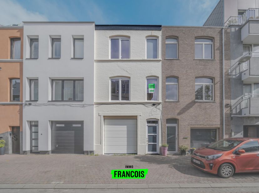 In de Zwaluwenstraat 42 vinden we deze volledig gerenoveerde bel-etagewoning terug, waar hedendaags comfort, een praktische indeling en energiezuinig
