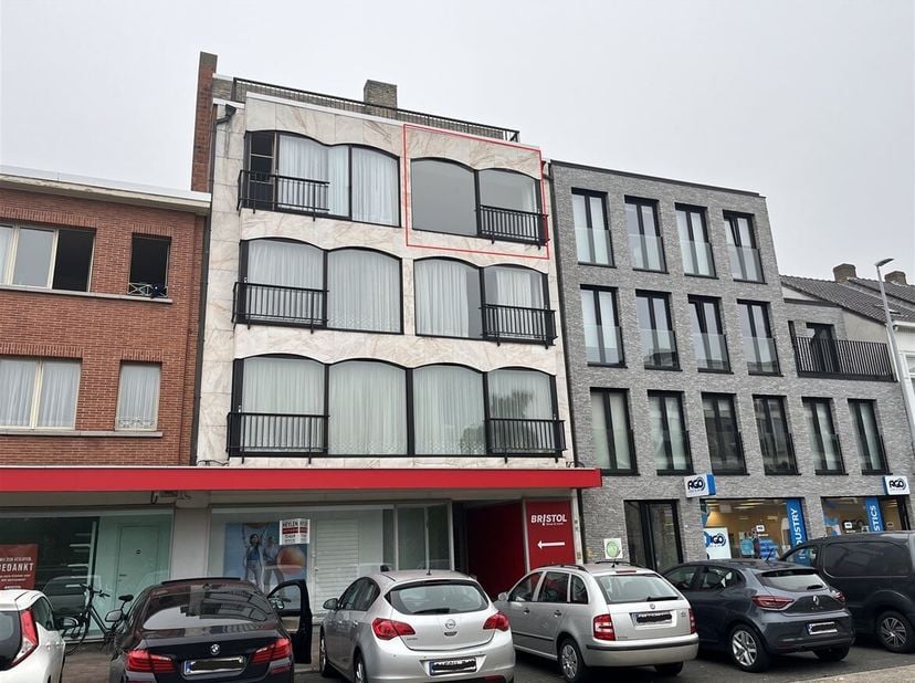 Gerenoveerd appartement gelegen in het centrum van Herentals<br />
Ligging: Dit appartement is gelegen op een boogscheut van de Grote Markt en op wand