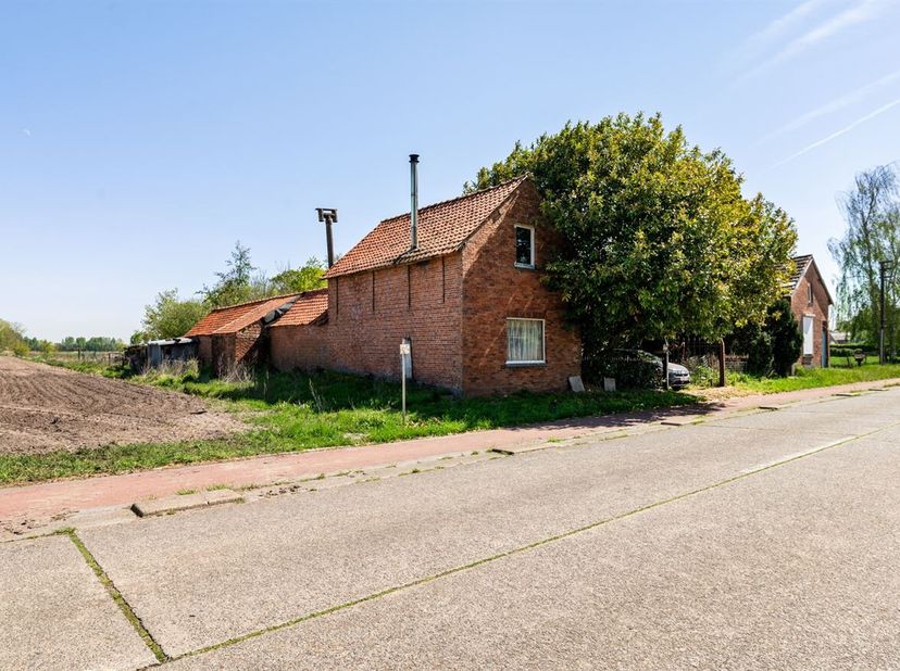 Open bebouwing met potentieel op 3633 m²<br />
Ligging<br />
Deze rustig gelegen open bebouwing bevindt zich in een aangename en groene woonomgeving m