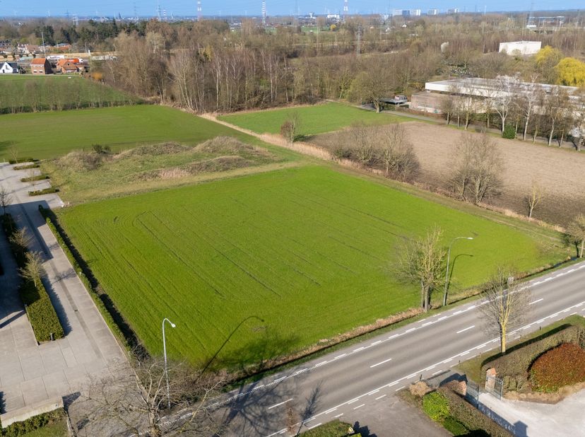 Bent u op zoek naar een goed zichtbare locatie met potentieel voor een project met maatschappelijke meerwaarde, gecombineerd met wonen?<br />
<br />
I