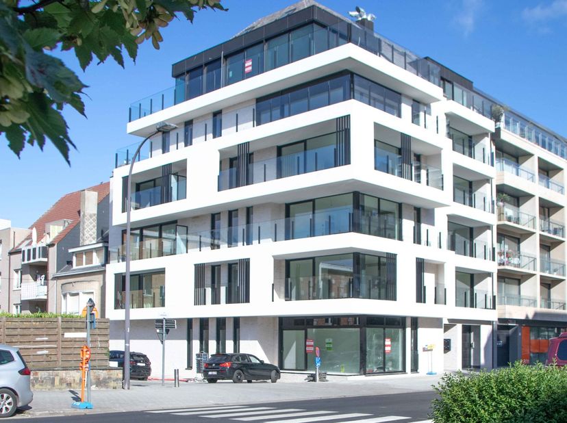 Op de derde verdieping van de nieuwbouwresidentie Machteld bevindt zich dit lichtrijke hoekappartement met een bewoonbare oppervlakte van 84,45 m² en