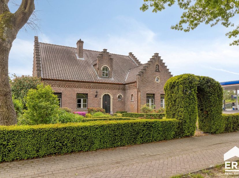 [[ DIT PAND NEEMT DEEL AAN DE ERA OPEN HUIZEN DAG OP 13/6 VAN 16:00 TOT 17:00 ]] Landelijke villa met praktijkruimte op 1.000m² te koop in Lommel! Lom