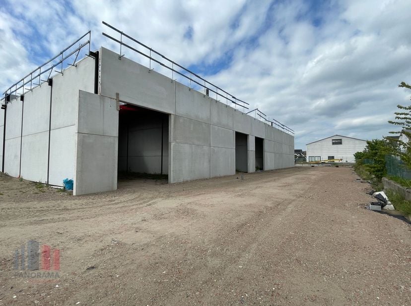 Nieuwbouw KMO-unit van 175 m² en 2 privatieve parkeerplaatsen te koop, de unit maakt deel uit van het gloednieuwe&amp;nbsp;bedrijvenpark "URSUS"&amp;nbsp;die