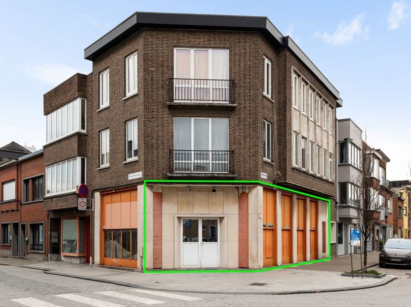 Zeker zijn van je eigen toekomst?<br />
Open je eigen winkel en zeker op deze locatie waar de multi-culturele omgeving kan genieten van verschillende