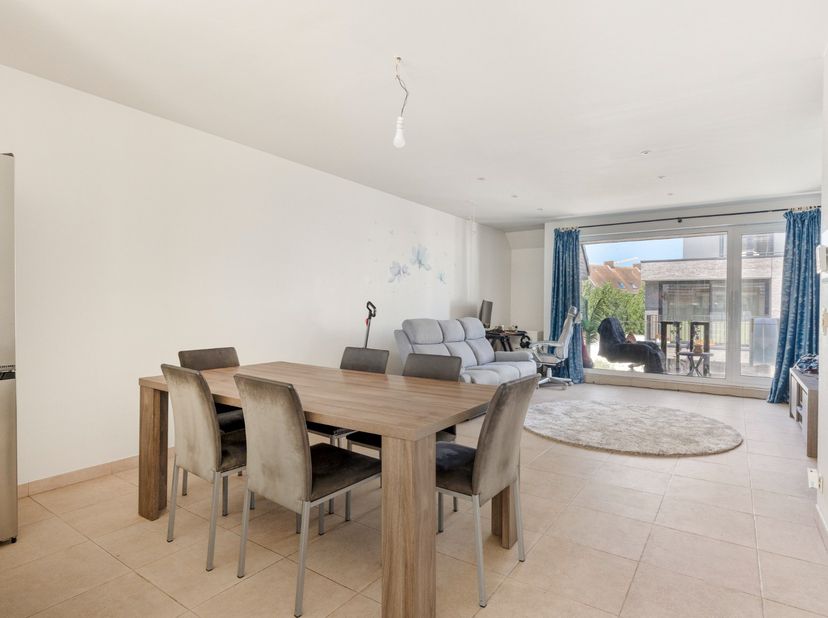 Ruim en lichtrijk appartement (102 m²) gelegen op de tweede verdieping van een kleinschalige residentie, op een rustige locatie in het centrum van Pit