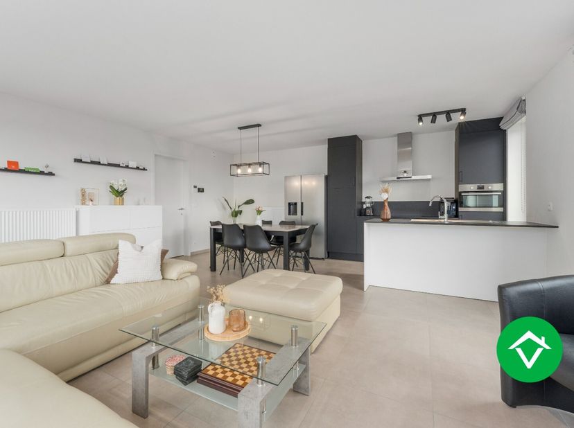 Ontdek dit instapklare en energiezuinige appartement gelegen te Diksmuide. Dit recent gebouwde appartement (2023) combineert hedendaags wooncomfort me