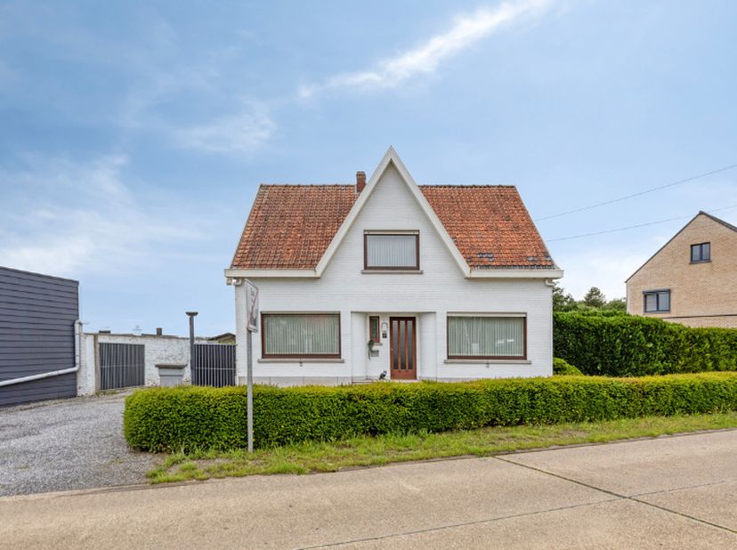 Zelfstandige, ondernemer of gewoon op zoek naar uitzonderlijk veel ruimte? Dan verdient deze woning in Baal absoluut een bezoek.<br />
Op een perceel