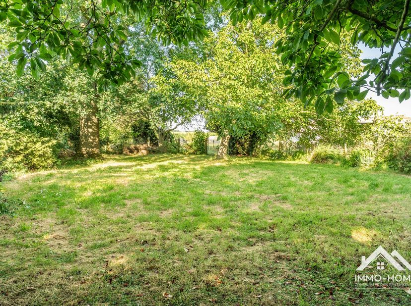 Deze te renoveren woning is gelegen op een perceel van maar liefst 1500 m² in een prachtige landelijke omgeving. Het huis bestaat op het gelijkvloers