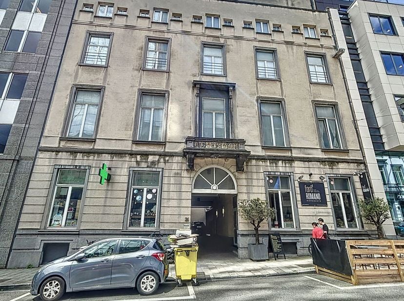 Gemeubileerd appartement van 90 m² gelegen tussen de Rue du Commerce en de Rue des Deux Eglises in het hart van Brussel en in het centrum van de Europ