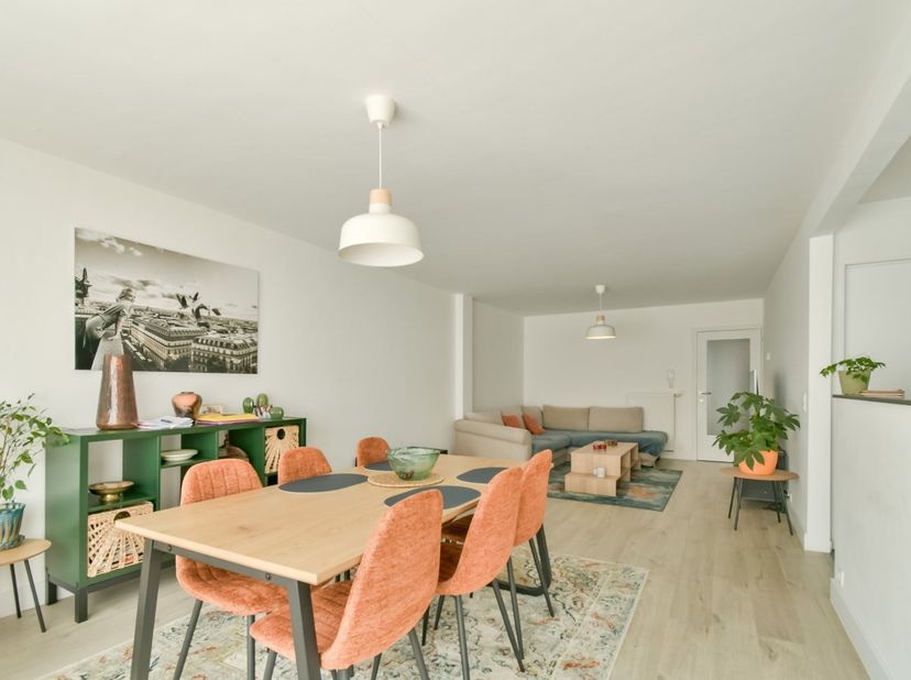 Ontdek dit instapklare appartement op de tweede verdieping, gelegen in het hart van Torhout.<br />
De Markt van Torhout bevindt zich op amper 100 mete