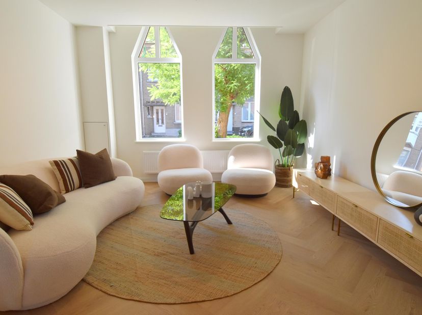Karaktervolle stadswoning op toplocatie in de Pius X-wijk te Kortrijk<br />
Op zoek naar een instapklare woning waar charme, ruimte en kwaliteit hand