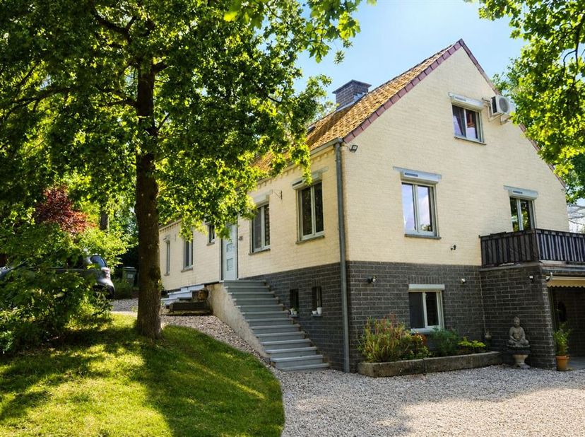 Leven of  investeren in het hart van de Ardennen. Op een steenworp afstand van het historische centrum van Durbuy, de kleinste stad ter wereld, ontdek