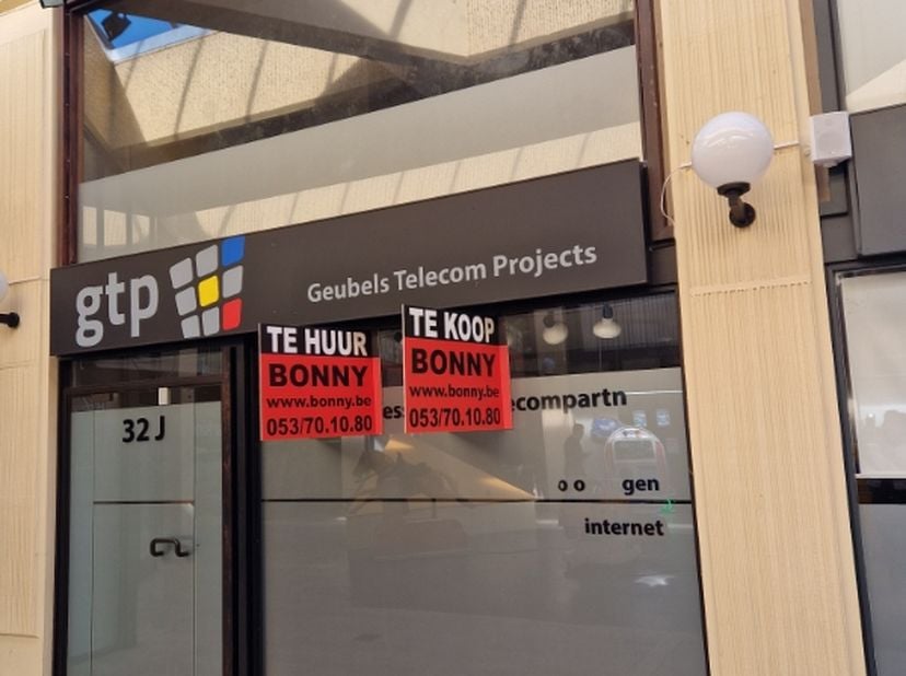 Bien professionnel à louer
                    à 9300 Aalst