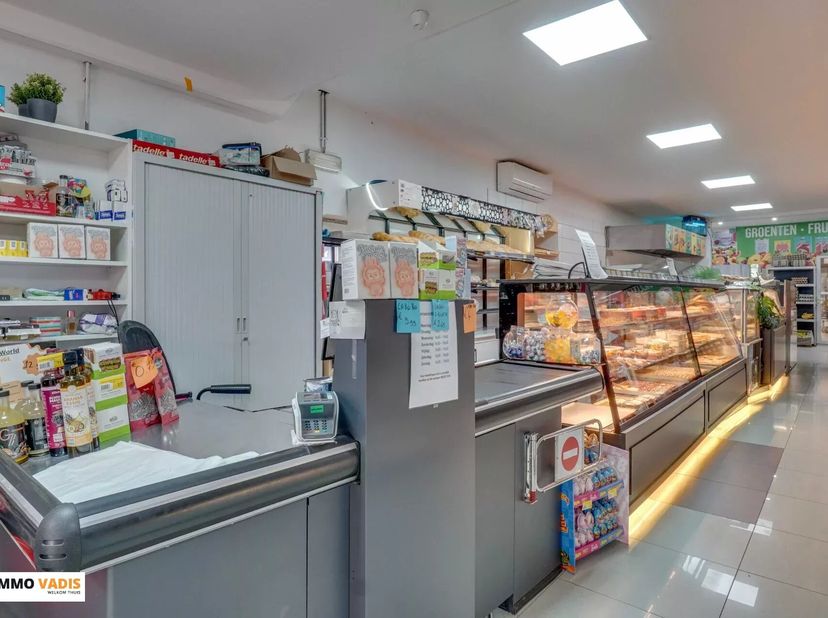 Te koop : Handelsruimte met bovenliggende woonst, gelegen Maastrichterstraat 6 en woning gelegen te Maastrichterstraat 6A  3740 Bilzen-Hoeselt<br />
D