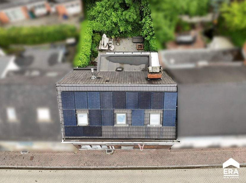 [[ DIT PAND NEEMT DEEL AAN DE ERA OPEN HUIZEN DAG OP 13/6 VAN 13:00 TOT 14:00 ]] Deze verrassend ruime stadswoning combineert comfort, energiezuinighe