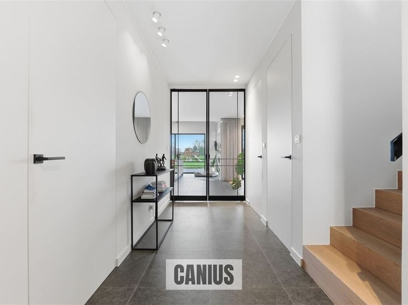 UITZONDERLIJKE WONING MET ZWEMBAD  MOGELIJKHEID ZELFSTANDIG BEROEP<br />
Op de Driewilgenstraat 82 in Sint-Truiden (Engelmanshoven) kunnen we deze uit