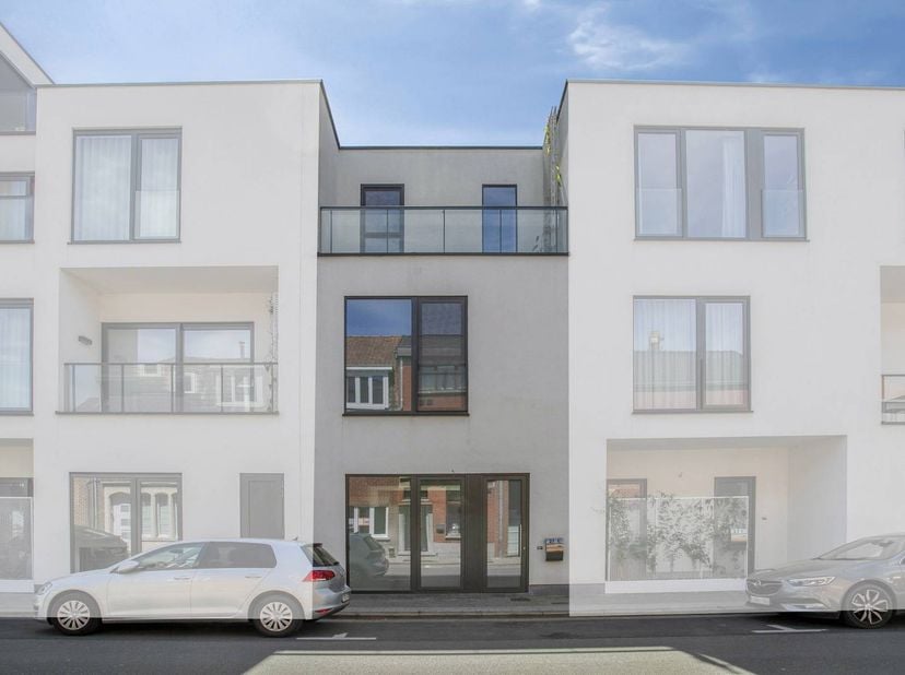 Maison de ville économe en énergie située au calme avec jardin à deux pas du centre-ville animé. <br />
Bonne connexion aux écoles, aux magasins et au