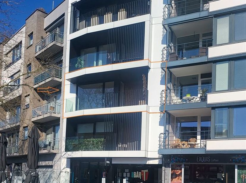 Te koop: Modern en energiezuinig appartement in hartje Genk<br />
Bent u op zoek naar een stijlvol en instapklaar appartement op een toplocatie? Dan i
