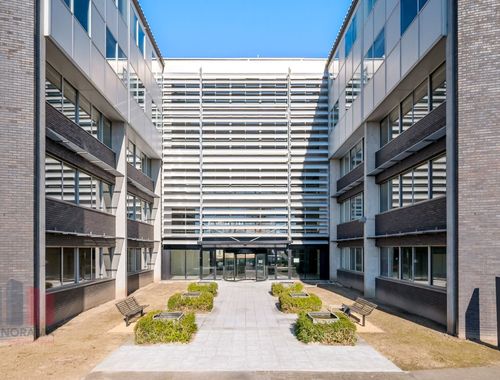                                         Bureaux à louer à Merelbeke, € 8.925
