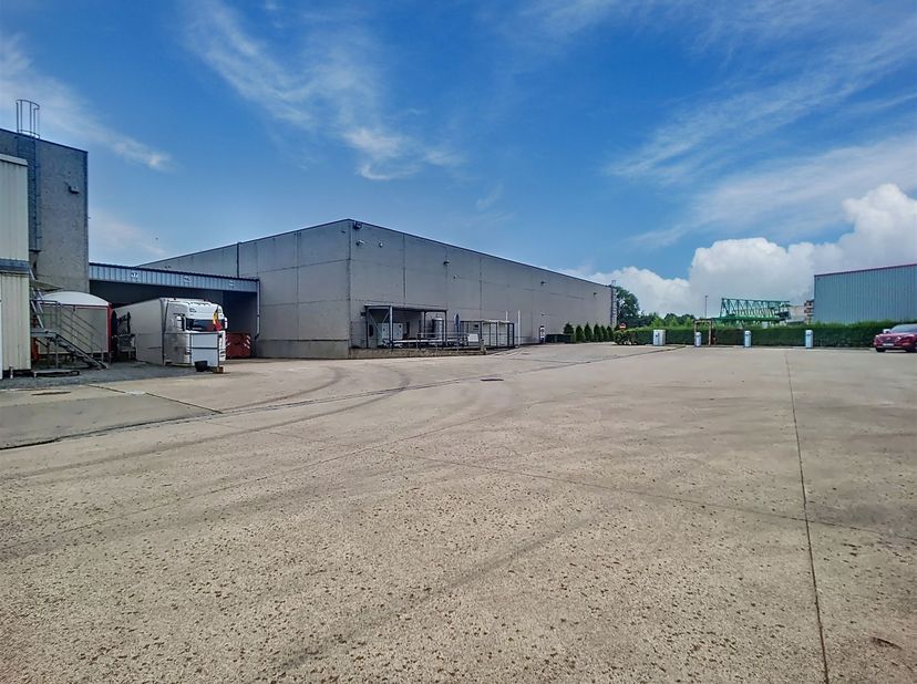 Vanaf december komt een uitzonderlijk magazijn van 2000m² beschikbaar op een volledig uitgeruste logistieke hub die perfect is afgestemd op de behoeft