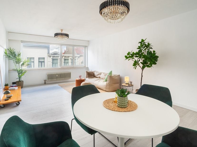 Drie slaapkamers, twee terrassen, één centrale ligging<br />
<br />
Locatie<br />
In het hartje van Borgerhout, vlak bij het Laar, bevindt zich dit ru