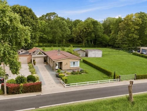                                         Bungalow te koop in Stekene, € 349.000
