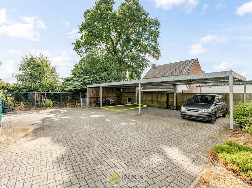 IDEALIS VASTGOED – DUPLEX APPARTEMENT GELEGEN OP UITERST CENTRALE LOCATIE TE HECHTEL-EKSEL. Dit ruime appartement omvat een aangename 118m² en biedt p