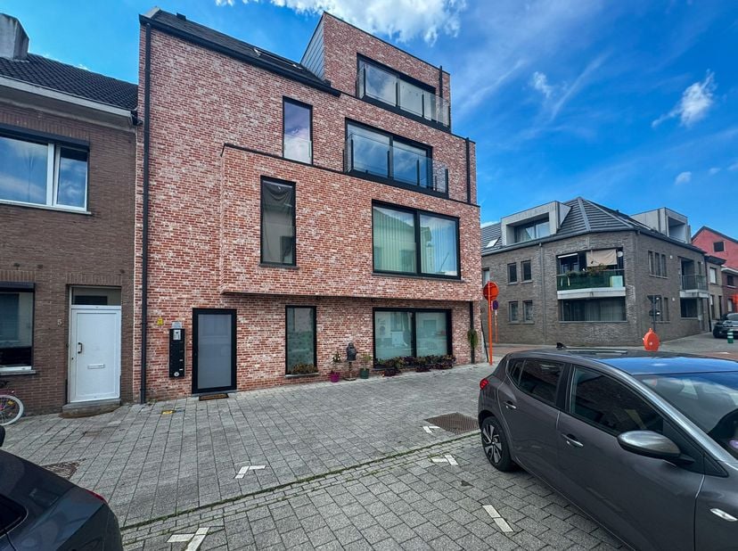 Appartement te huur in Gelaagstraat 7 bus C,
                    9140 Steendorp