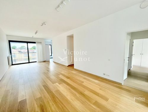                                         Penthouse à louer à Woluwe-Saint-Pierre, € 2.860
