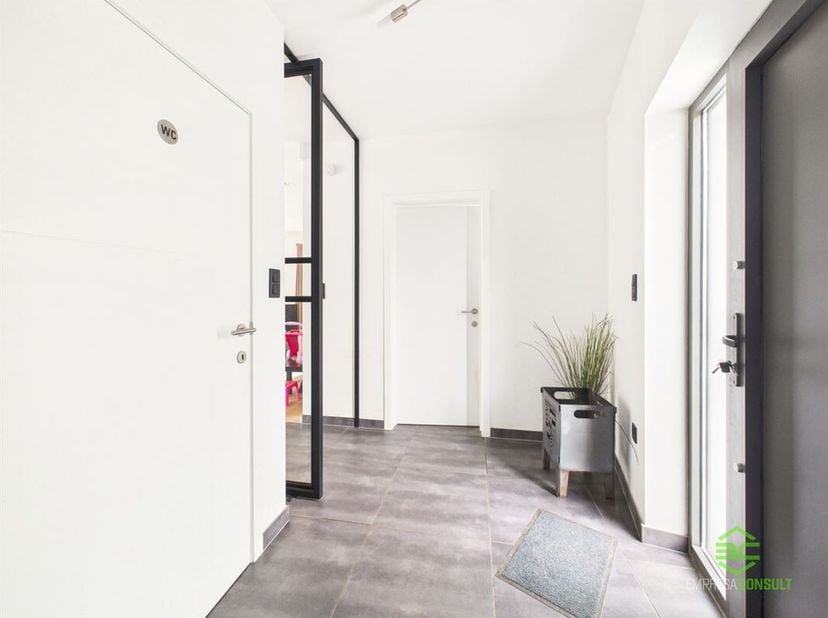+ Si vous cliquez sur cette propriété sur notre propre site web (www.empresaconsult.be), vous trouverez une impression complète à 360° ! +<br />
Sur l