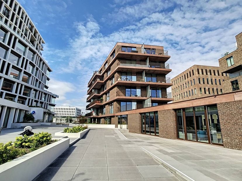 Knap appartement te huur op een goede ligging in Brugge. Het appartement is gelegen nabij het station van Brugge en op wandelafstand van het stadscent