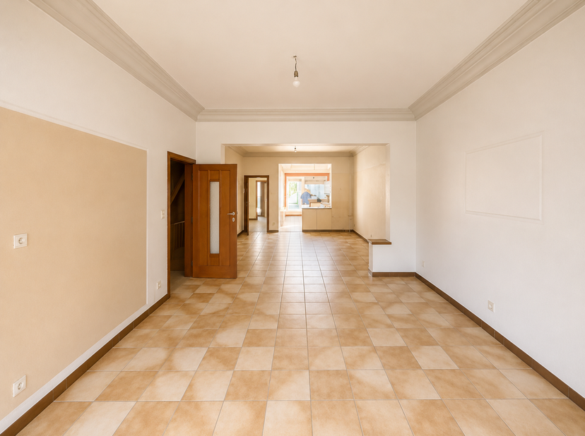 RUIM HUIS MET 4 SLAAPKAMERS + TERRAS + GROTE GARAGEIn een woonwijk, vlakbij alle voorzieningen, biedt Trianon Invest u deze ruime woning van 263 m² aa