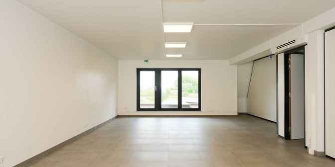 Bedrijfsvastgoed te huur in Raverschootstraat 292 bus A, 9900 Eeklo