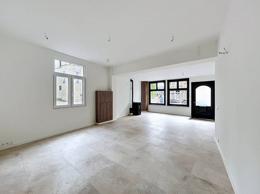 Vous recherchez une base charmante et stratégiquement située dans le centre de Bruges ? Cette maison de ville de caractère située dans la Langestraat
