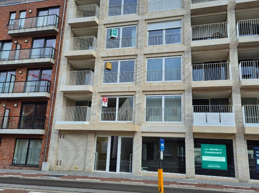 À louer : appartement fermé bien entretenu au cur d'Ypres, à quelques pas des écoles et des transports en commun. Cet appartement bénéficie d'un empla