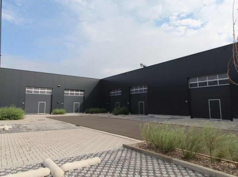 Bien professionnel à louer
                    à 8800 Roeselare