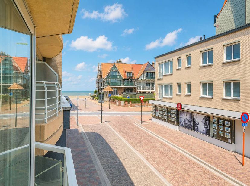Appartement te koop met twee slaapkamers en zongericht terras gelegen op de eerste verdieping van de Residentie Seastar te Nieuwpoort. Dit goed onderh