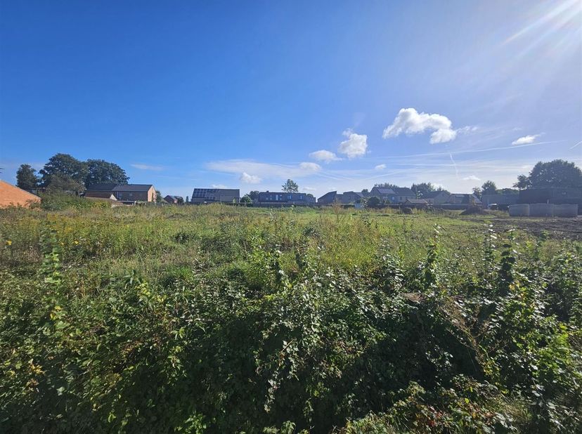 BOUWGROND IN ZONHOVEN - EEN UNIEKE KANS VOOR UW DROOMWONING<br />
<br />
Ontdek deze prachtige bouwgrond voor een open bebouwing in het idyllische Z