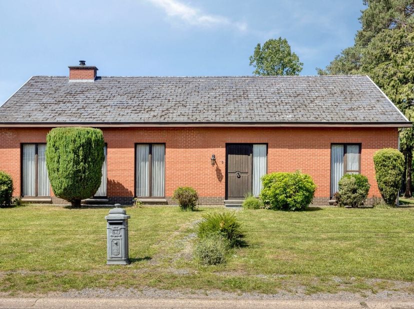 À vendre : maison ouverte à Lummen, située Larenstraat, dans un environnement paisible et verdoyant avec une excellente accessibilité. Construite en 1