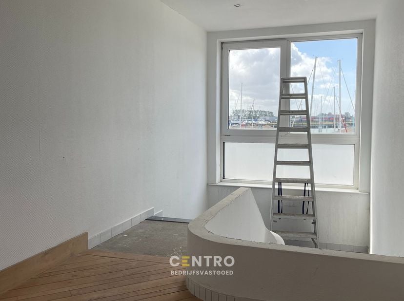 Bien professionnel à louer
                    à 8380 Zeebrugge