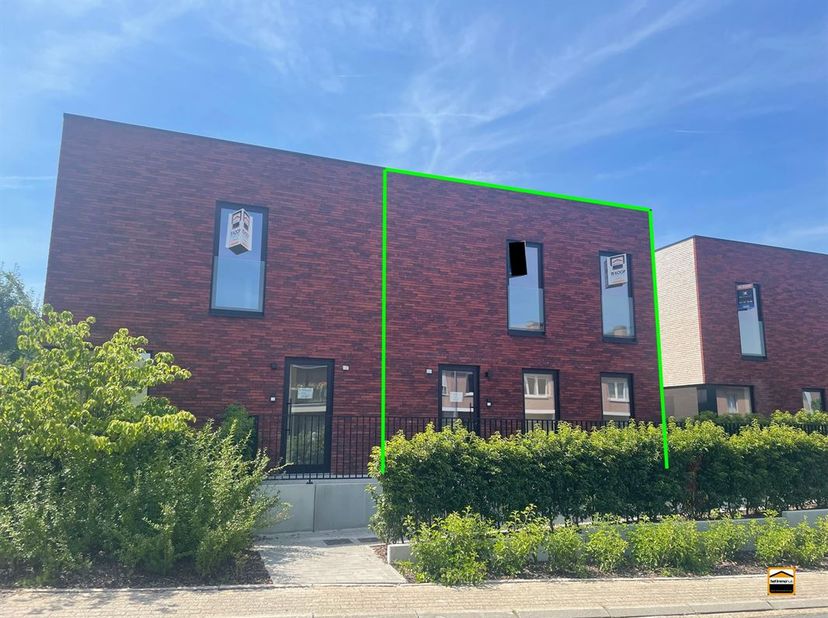 Hoogafgewerkte woning met 3 slaapkamers en een mooie tuin van 44 m².<br />
<br />
Pal in het centrum realiseert de promotor Helico nv een hoogkwalit