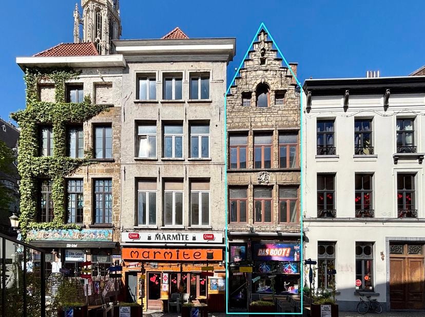 Voor meer info of een bezoek contacteer Sebastian op het nummer 0497 12 60 26 of mail sebastian@properties-makelaars.be<br />
Op een van de meest gege