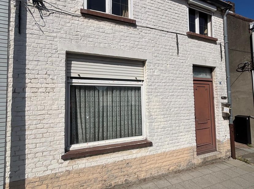 Renovatieproject met toplocatie en grote tuin in centrum Oostkamp!<br />
Ben jij op zoek naar een woning die je volledig naar je eigen hand kunt zette