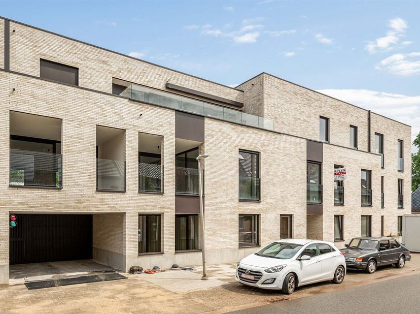 Nieuwbouwappartement met 1 slaapkamer, terras en autostaanplaats in Tessenderlo-Ham<br />
Ligging<br />
Dit stijlvolle nieuwbouwappartement is gelegen