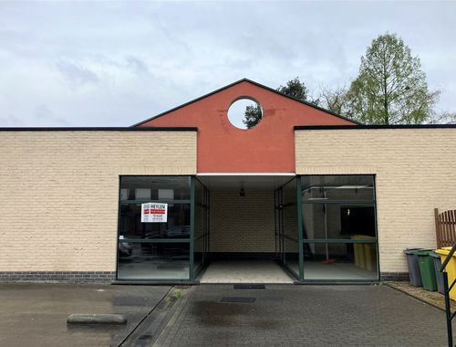                                         Bâtiment commercial à louer à Ramsel, € 995
