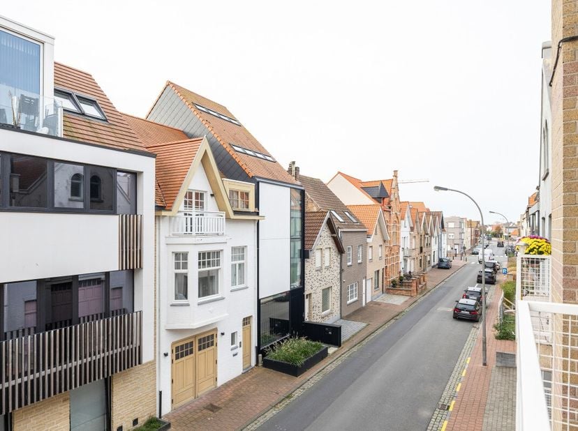 Knokke: Gezellig 1-slaapkamerappartement te koop met zonnig terras in de Residentie "Porthos", gelegen in een rustige straat op een centrale ligging.O